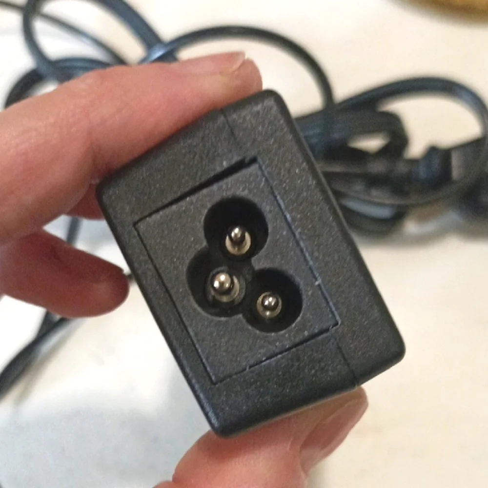 💻🔌HP laptop charger requiring 19V and 1.58A (~30W) Barely used